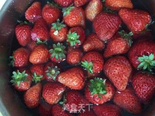 Strawberry Jam Made for The First Time recipe