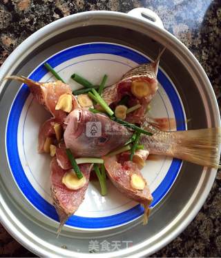 Steamed Flower-shaped Fish recipe