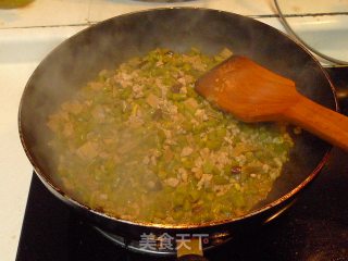 Stir-fried Minced Pork with Dried Bamboo Shoots and Capers recipe