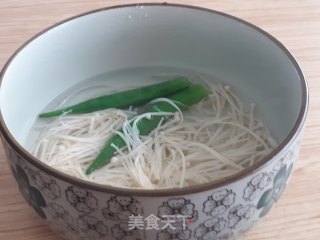 Japanese Style Cold Noodles with Enoki Mushroom and Okra recipe