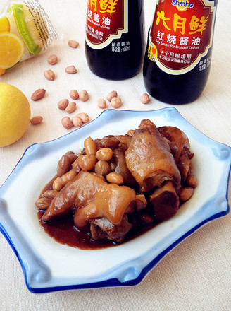 Pig's Trotters Stewed with Peanuts recipe