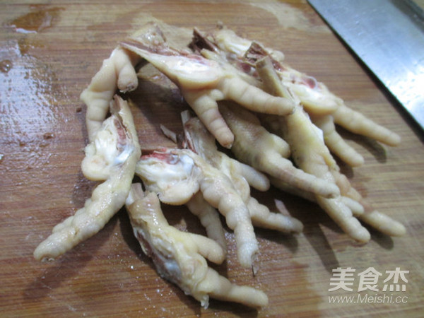 Grilled Chicken Feet with Plum Dried Vegetables recipe