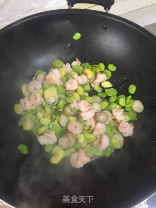 Stir-fried Shrimp with Broad Beans and Straw Mushrooms recipe