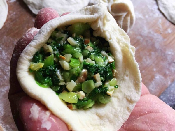 Veggie Buns-a Classic Breakfast that Never Fades recipe