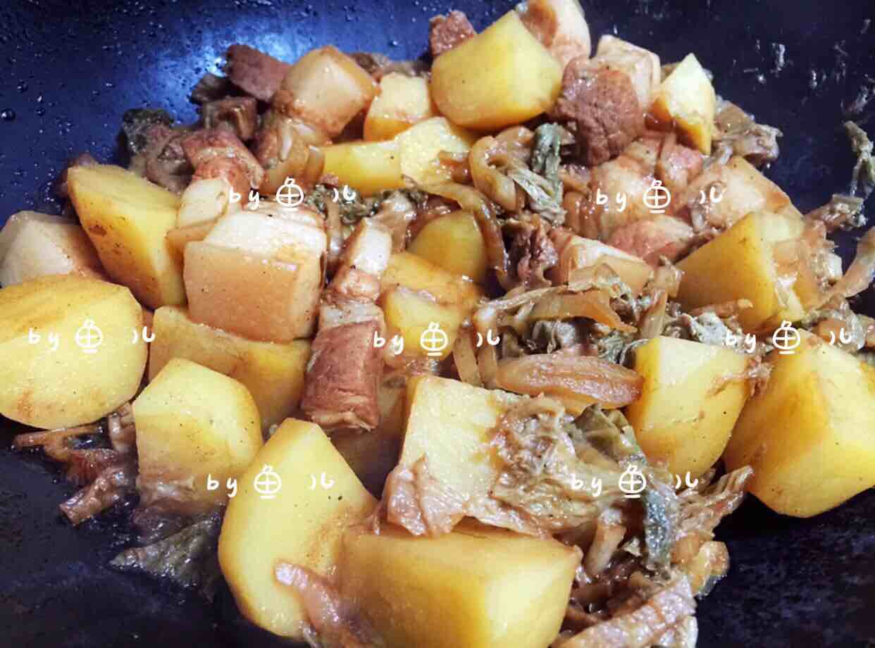 Braised Pork with Potatoes and Sauerkraut recipe