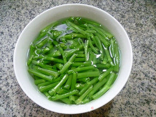 Watermelon Rind Mixed with Spinach Stem recipe