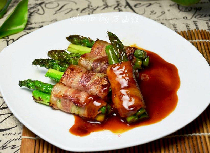 Pan-fried Bacon and Asparagus Rolls recipe