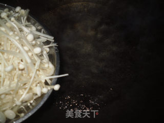 Fried Enoki Mushroom with Egg recipe