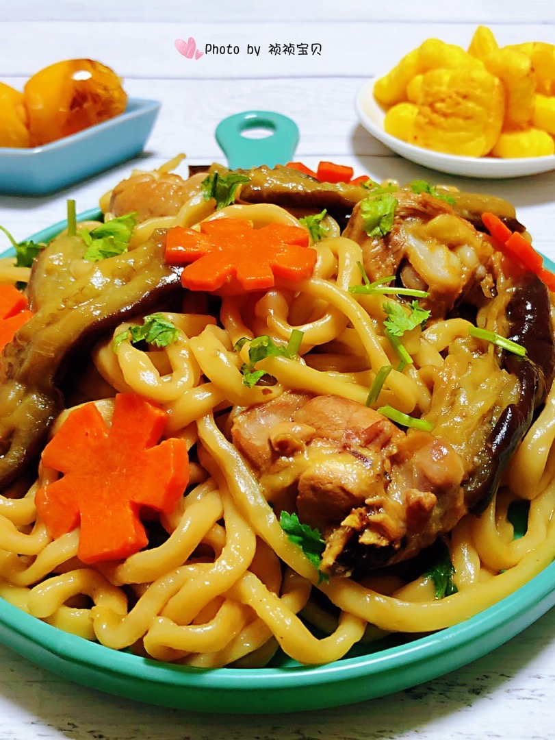 Braised Noodles with Chicken Drumsticks and Eggplant