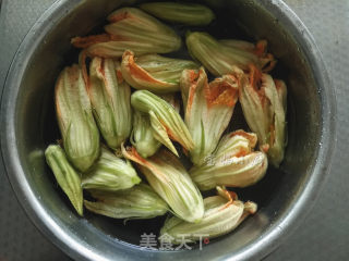 Fried Pumpkin Flowers recipe