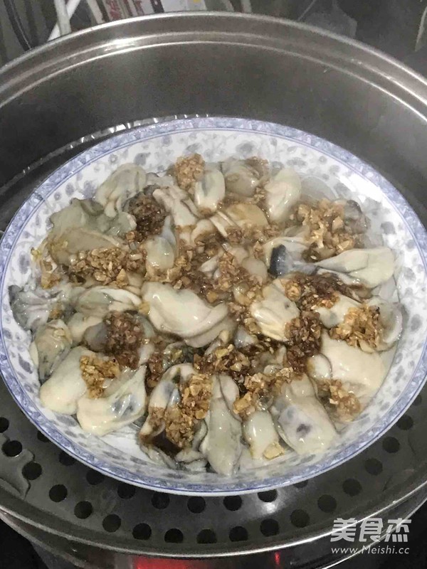 Steamed Oyster Meat with Garlic Vermicelli recipe