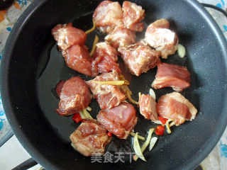 [jianjiang Noodles, Made in A Pattern] Sauce-flavored Pork Ribs Fried Noodles recipe