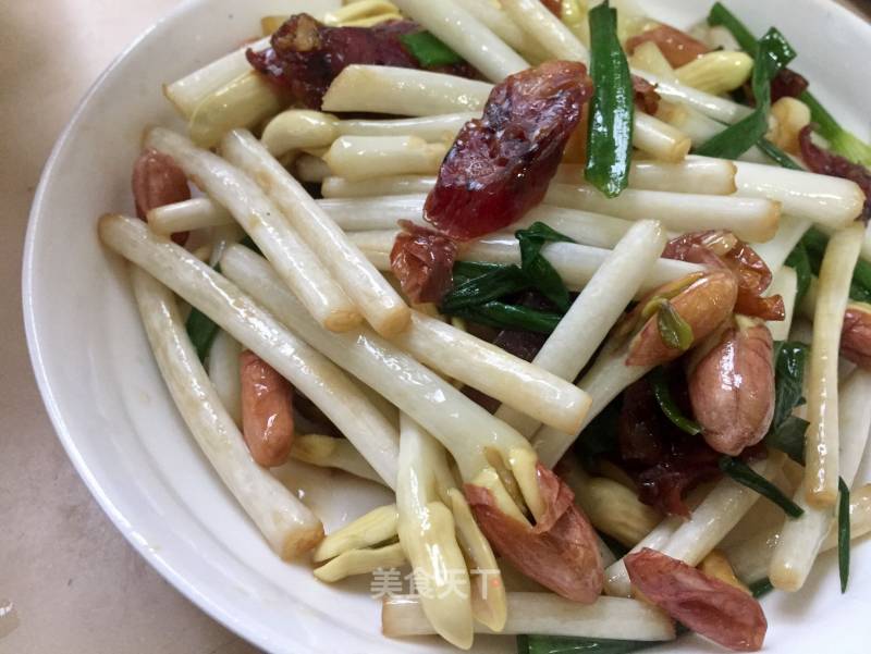 Stir-fried Sausage with Peanut Sprouts recipe