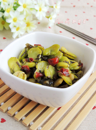 Fried Broad Beans with Pickled Vegetables