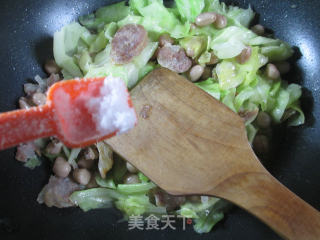 Stir-fried Beef Cabbage with Peanuts, Sausage and Sausage recipe