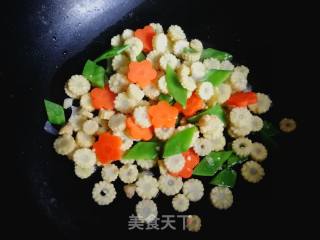 #团圆饭# Little Fried Corn Shoots recipe