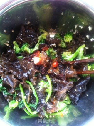 Broccoli with Fungus recipe