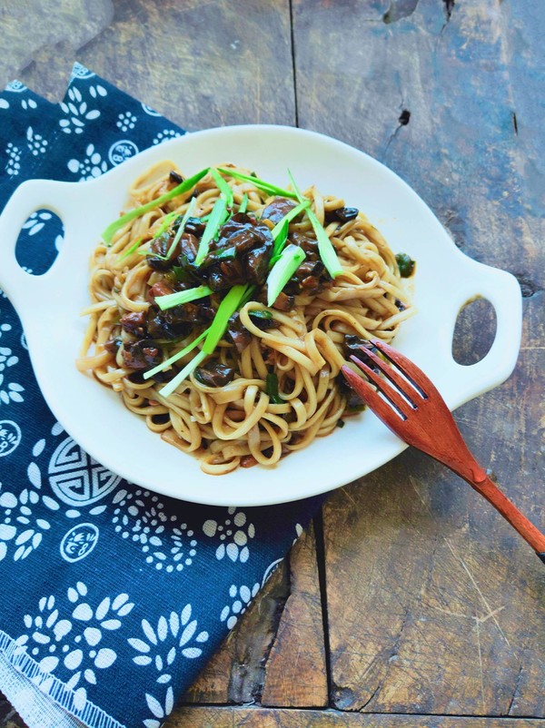 Noodles with Mushroom Fried Sauce recipe