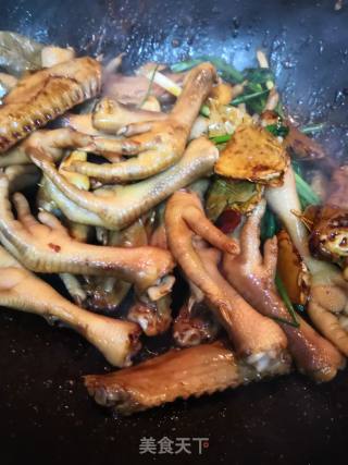 Home Cooking-braised Chicken Feet recipe