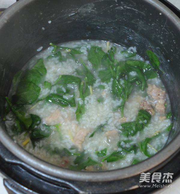 Lean Pork Congee with Wolfberry Leaves recipe