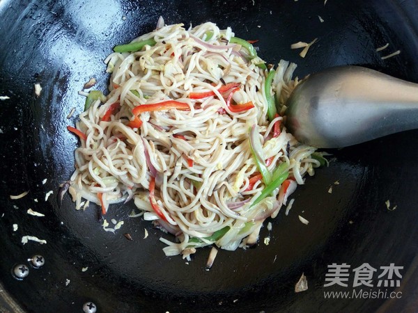 Stir-fried Noodles with Mushrooms and Baby Vegetables recipe