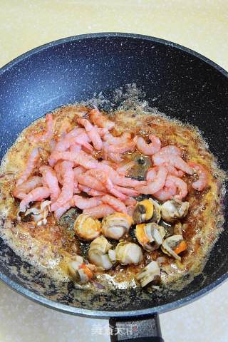 Mix and Match are Also Delicious [fried Seafood Spaghetti with Large Prawn Paste] recipe
