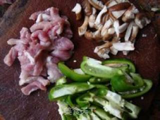 Stir-fried Pork with Mushrooms and Green Pepper recipe