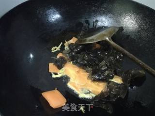 Stir-fried Fungus with Carrots and Celery recipe