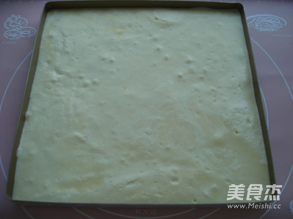 Creamy Strawberry Cake Roll recipe