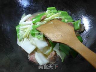 Stir-fried Cabbage with Hot Pepper and Spicy Sausage recipe