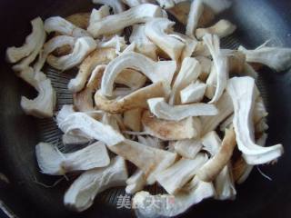 Dry Cheeks---stir-fried Shiitake Mushroom Roots recipe
