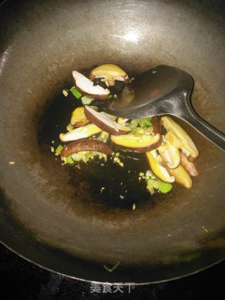 Stir-fried Shanghai Green with Mushrooms recipe