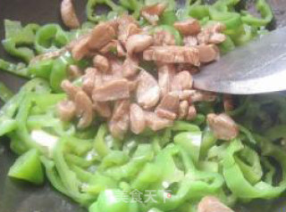 Stir-fried Green Peppers with Dried Radish recipe