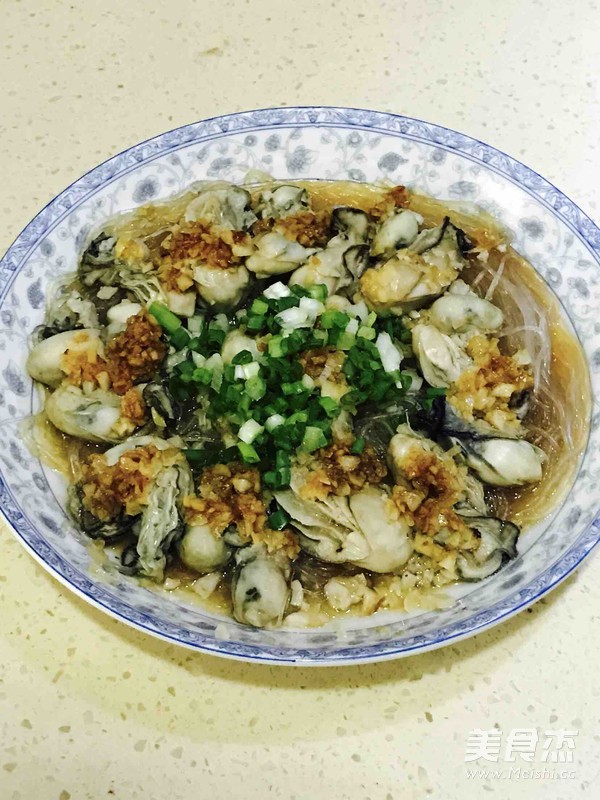 Steamed Oyster Meat with Garlic Vermicelli recipe