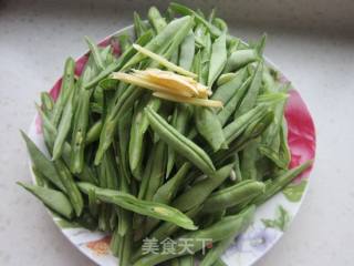 Stir-fried Pork Skin with String Beans recipe