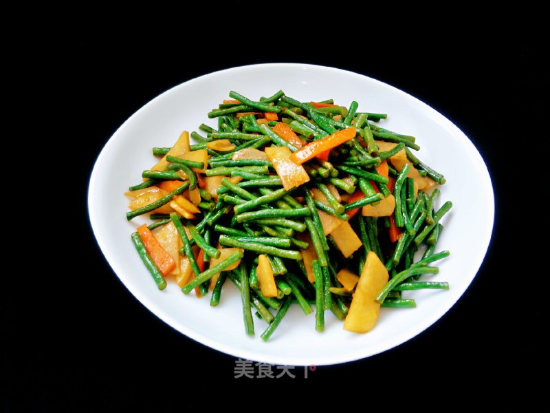 Stir-fried Potato Chips with Beans recipe