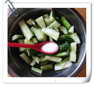 Pepper-flavored Nuts and Cucumber recipe