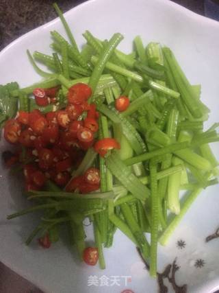 Celery Stir-fried Pork Skin recipe