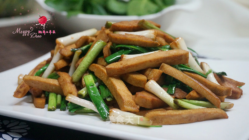 Stir-fried Bean Curd with Green Garlic recipe