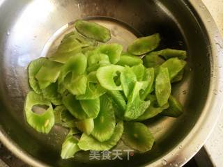 Stir-fried Pork with Lettuce recipe