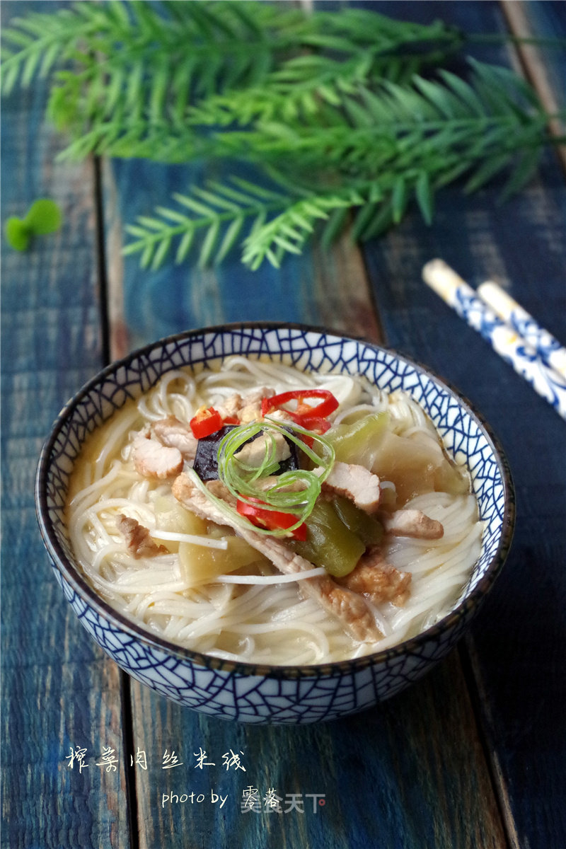 [ten Minutes Delicious Breakfast] Rice Noodles with Mustard and Pork recipe