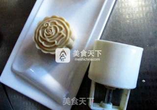 #aca烤明星大赛#rose Lotus Seed Cake recipe
