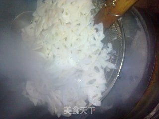 Stir-fried Lotus Root with Lean Pork recipe