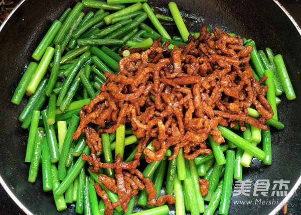 Stir-fried Shredded Pork with Garlic Moss recipe