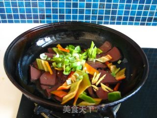 Stir-fried Pork Blood with Chili recipe