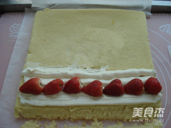 Creamy Strawberry Cake Roll recipe