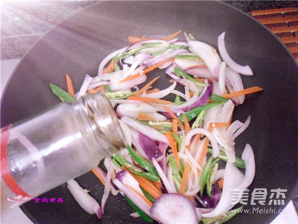 Stir-fried Braised Pork Rind with Onion recipe