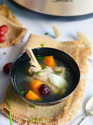 Stewed Chicken Soup with Carrots and Yam
