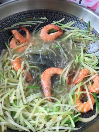 Stewed Shrimp with Carrot Vermicelli recipe