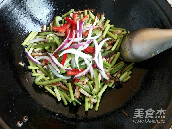 Roasted Pork and Stir-fried Garlic and Dried Tofu recipe